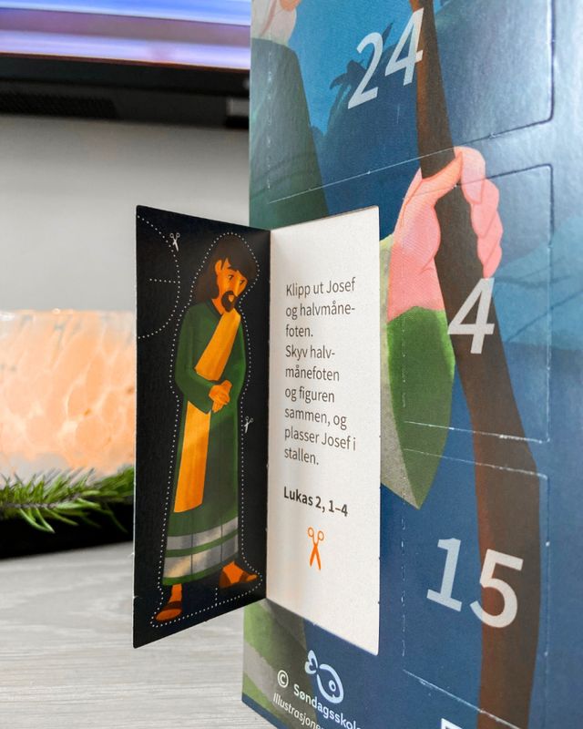 Adventskalender med figurer og stall
